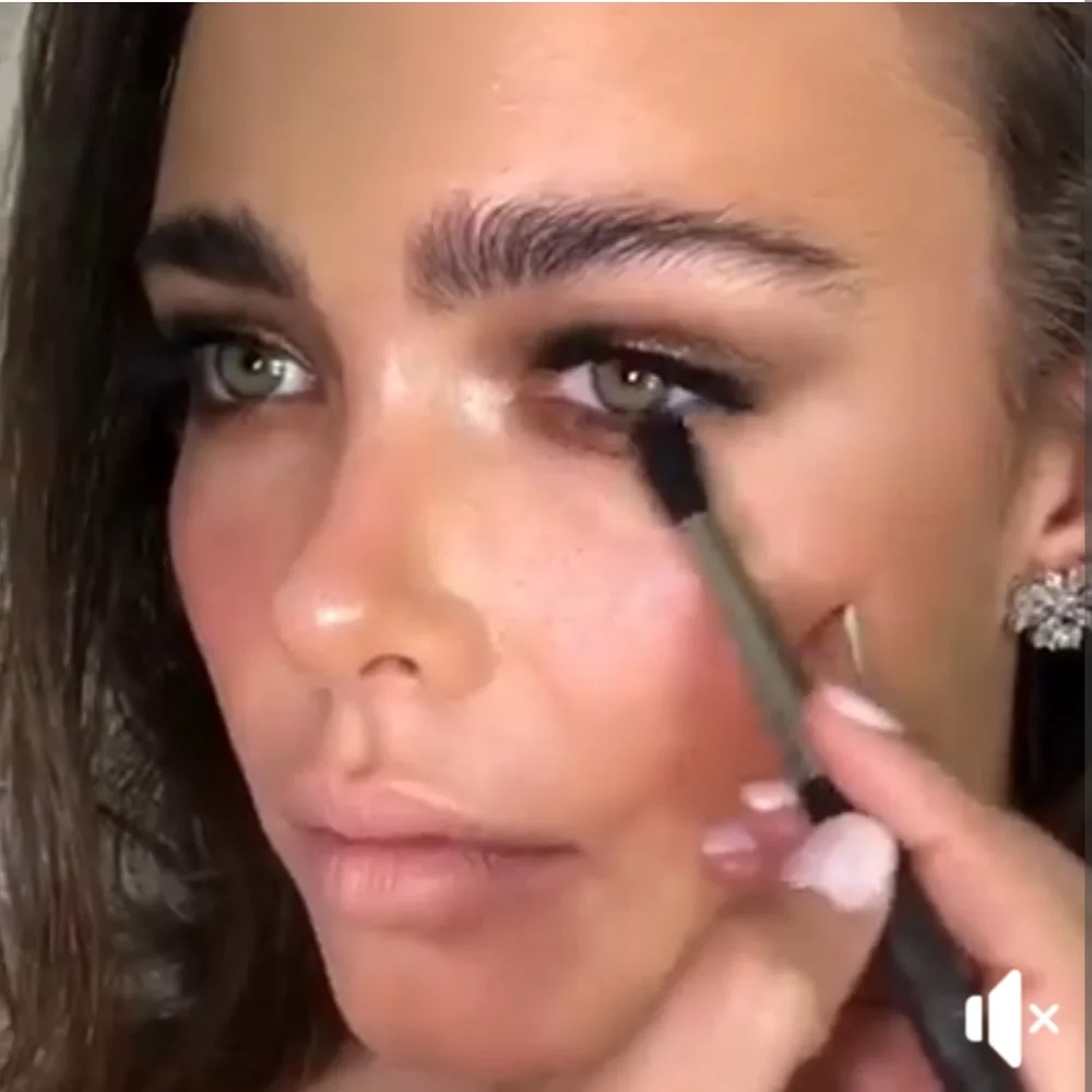 🆕 Eloise Get Lit Metallic Foiled Liquid Eye Shadow